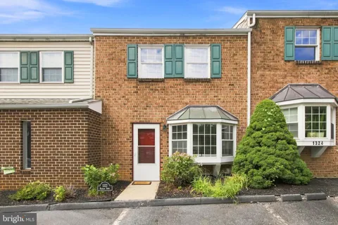 1322 BLUE JAY DRIVE