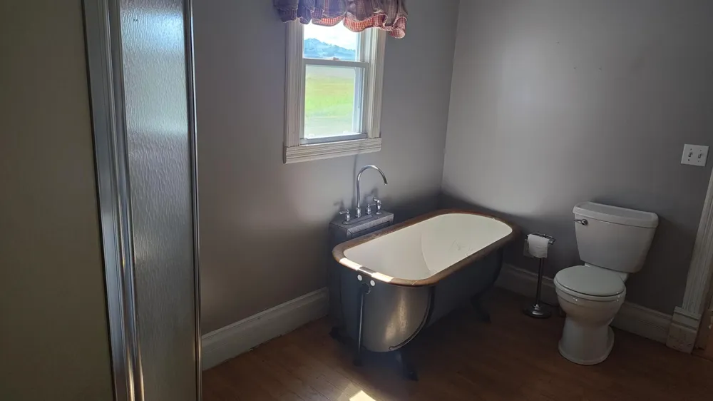 1266 S Lake Road Greenville, MI 48838