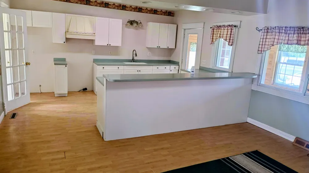 1266 S Lake Road Greenville, MI 48838