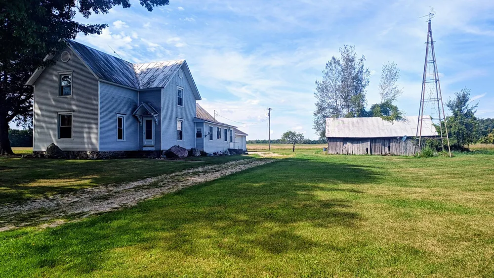 1266 S Lake Road Greenville, MI 48838