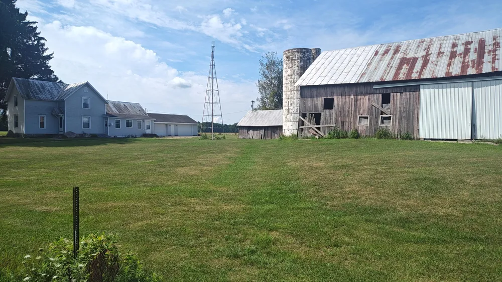 1266 S Lake Road Greenville, MI 48838