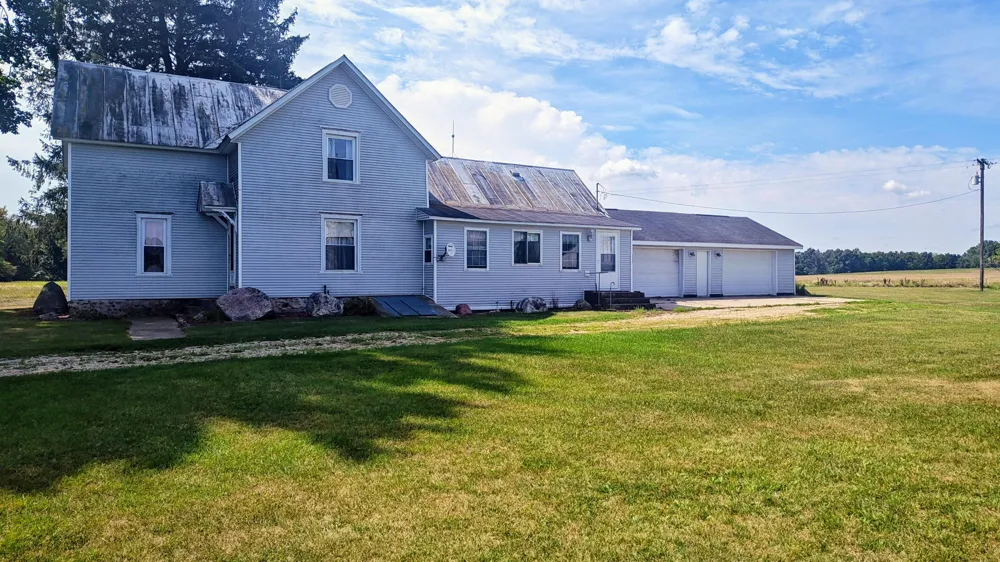 1266 S Lake Road Greenville, MI 48838