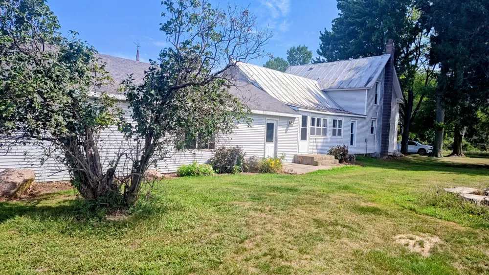 1266 S Lake Road Greenville, MI 48838