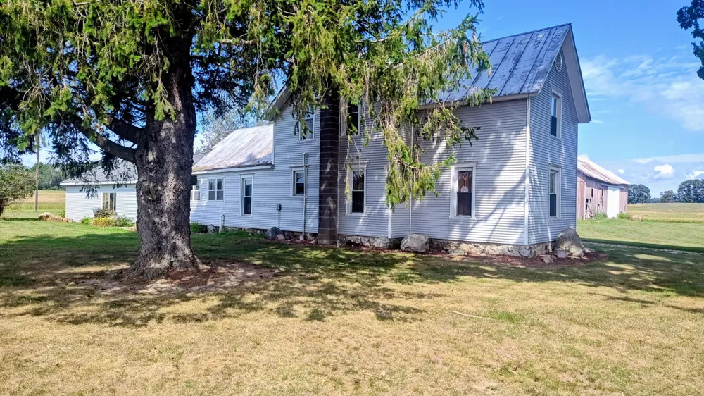 1266 S Lake Road Greenville, MI 48838