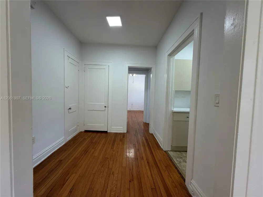 320 Mendoza Ave #6 Miami, FL 33134
