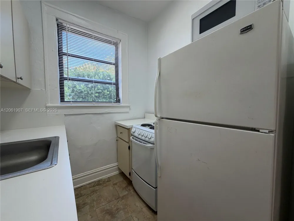 320 Mendoza Ave #6 Miami, FL 33134