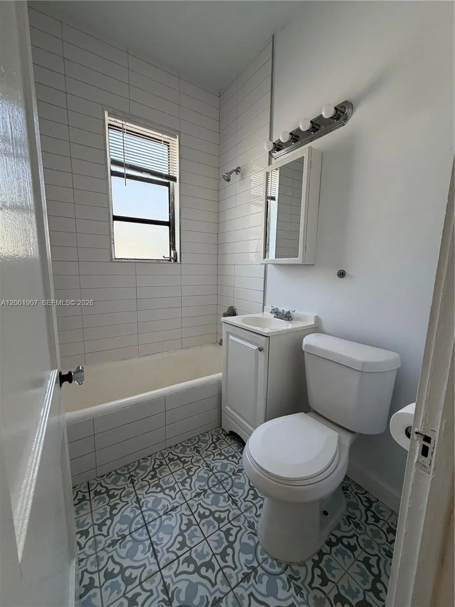 320 Mendoza Ave #6 Miami, FL 33134