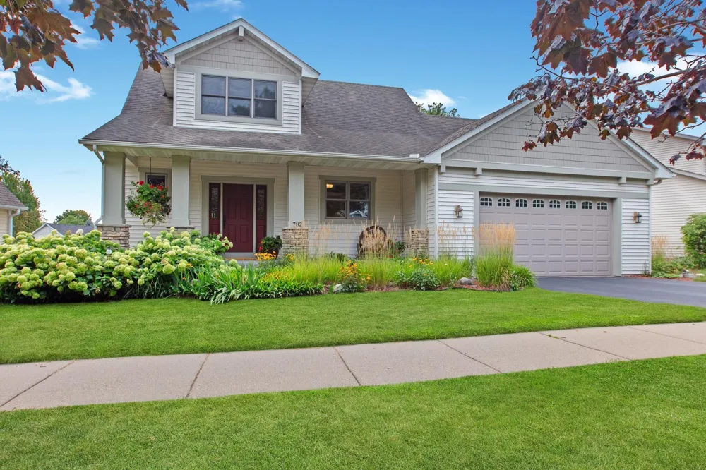 782 New Century Boulevard S Maplewood, MN 55119