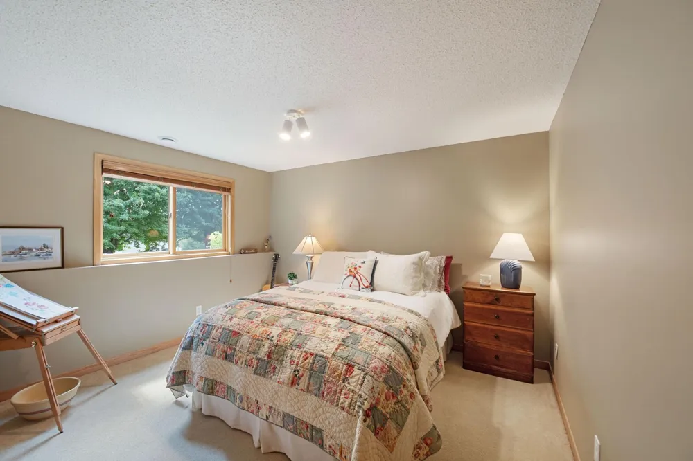 782 New Century Boulevard S Maplewood, MN 55119