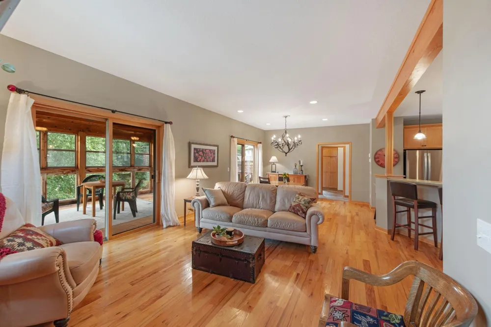 782 New Century Boulevard S Maplewood, MN 55119
