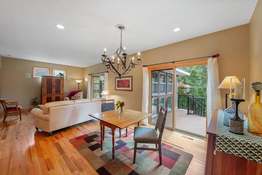 782 New Century Boulevard S Maplewood, MN 55119