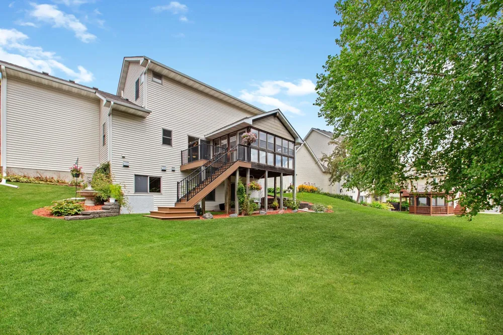 782 New Century Boulevard S Maplewood, MN 55119