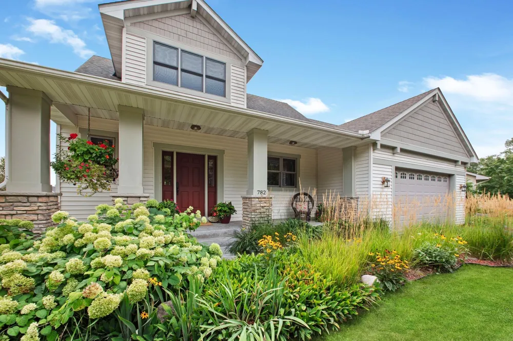 782 New Century Boulevard S Maplewood, MN 55119