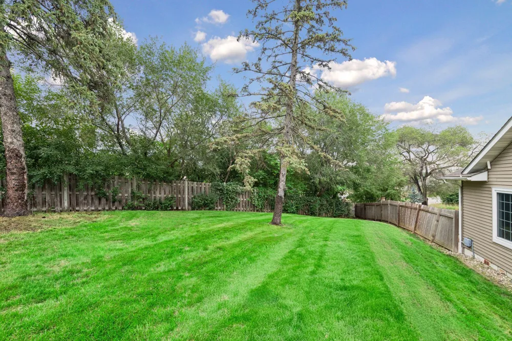 5112 Willow Lane Minnetonka, MN 55345