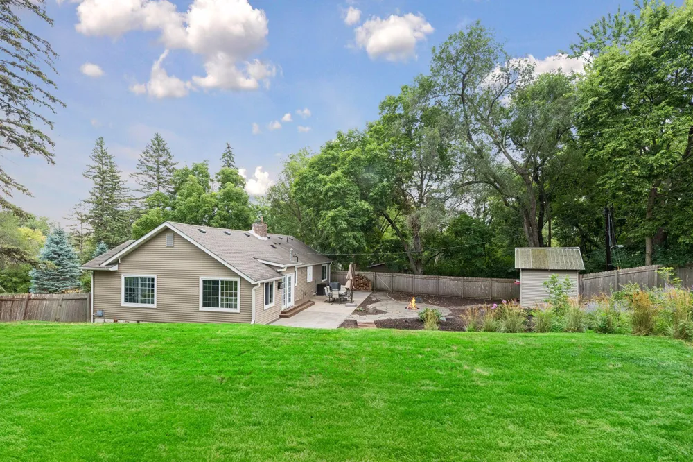 5112 Willow Lane Minnetonka, MN 55345