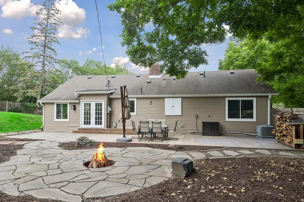 5112 Willow Lane Minnetonka, MN 55345
