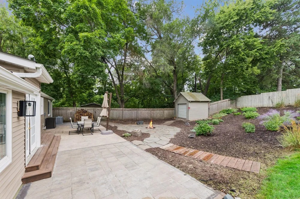 5112 Willow Lane Minnetonka, MN 55345
