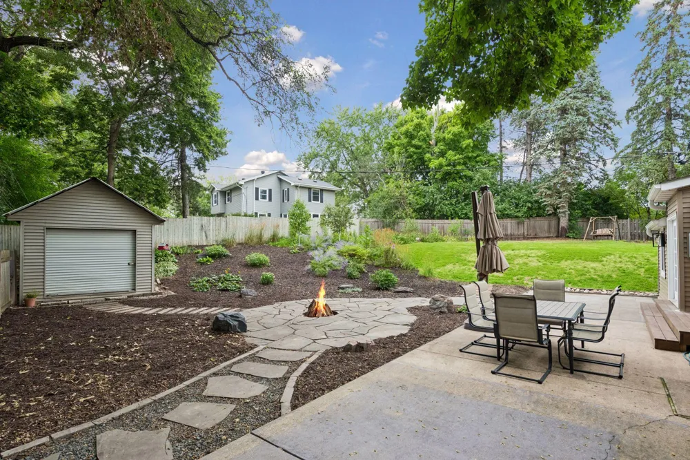 5112 Willow Lane Minnetonka, MN 55345