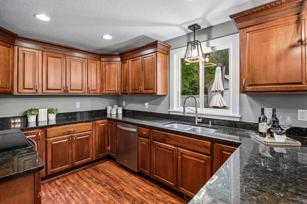 5112 Willow Lane Minnetonka, MN 55345