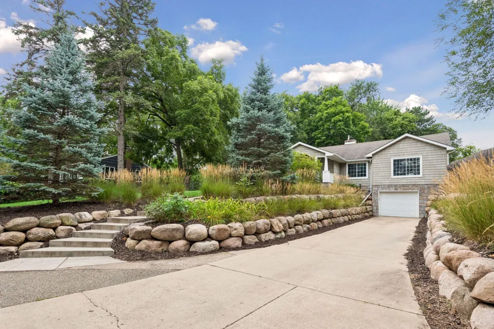 5112 Willow Lane Minnetonka, MN 55345