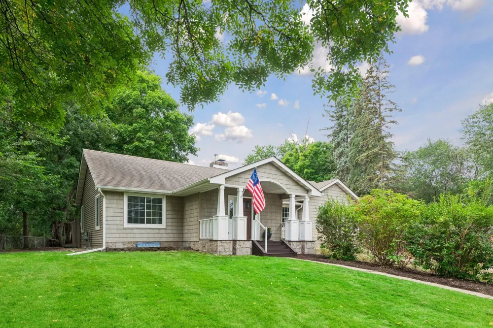 5112 Willow Lane Minnetonka, MN 55345