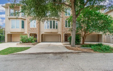 1318 Goliad Street