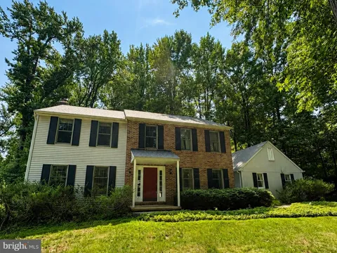 1137 RED OAK DRIVE