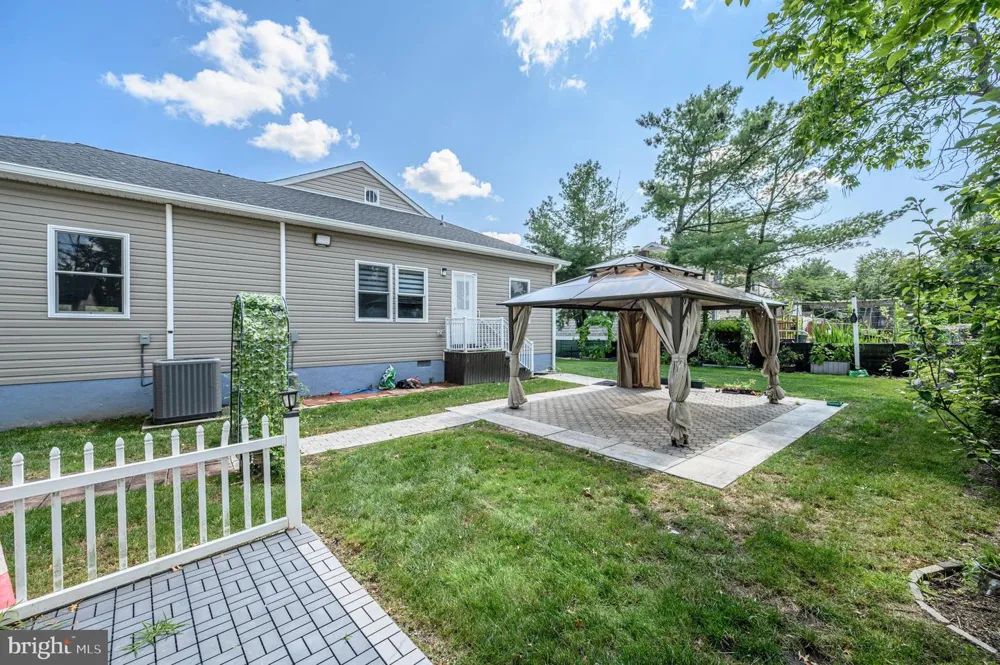 11 BROOK ROAD Kendall Park, NJ 08824
