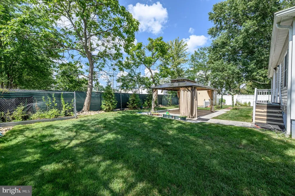 11 BROOK ROAD Kendall Park, NJ 08824
