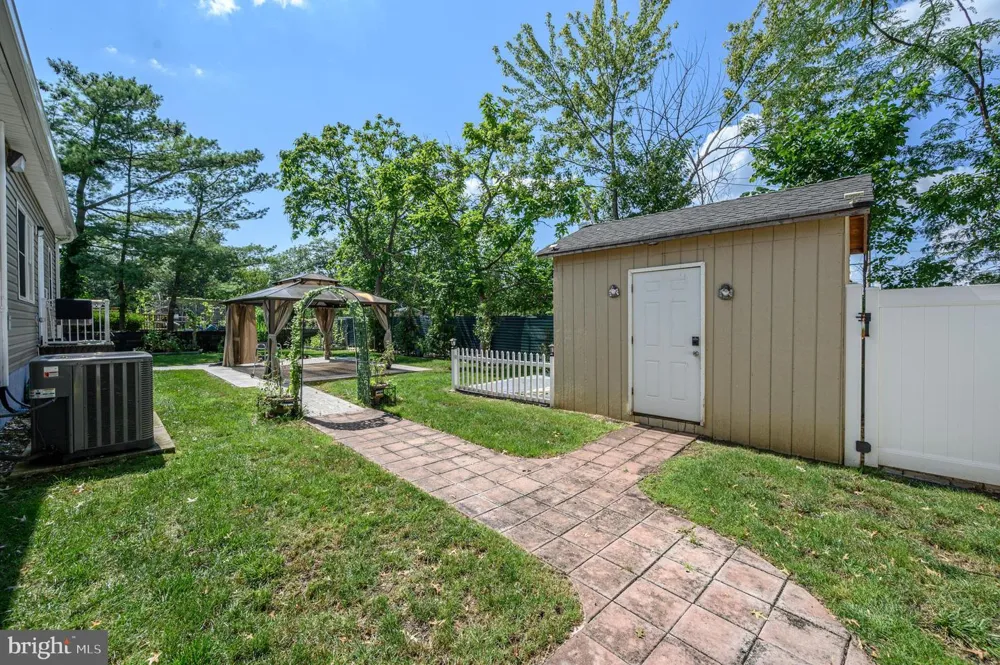 11 BROOK ROAD Kendall Park, NJ 08824