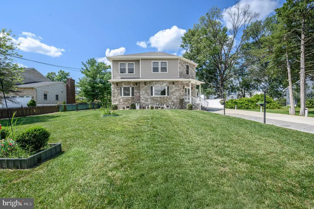 11 BROOK ROAD Kendall Park, NJ 08824