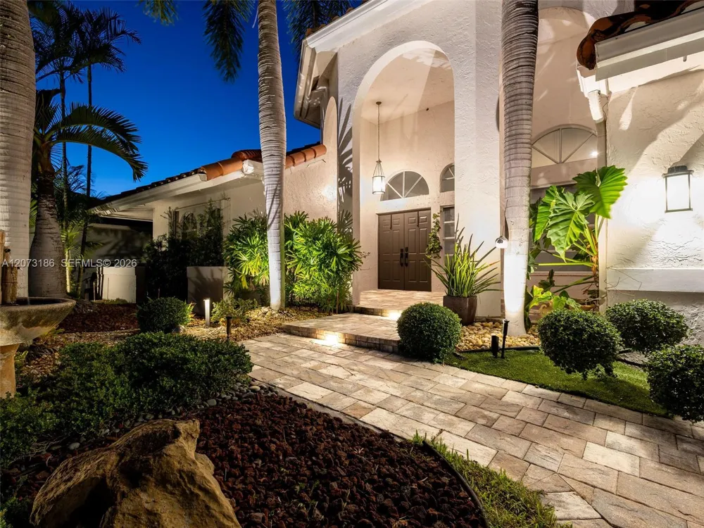 719 Crystal Ct Weston, FL 33326