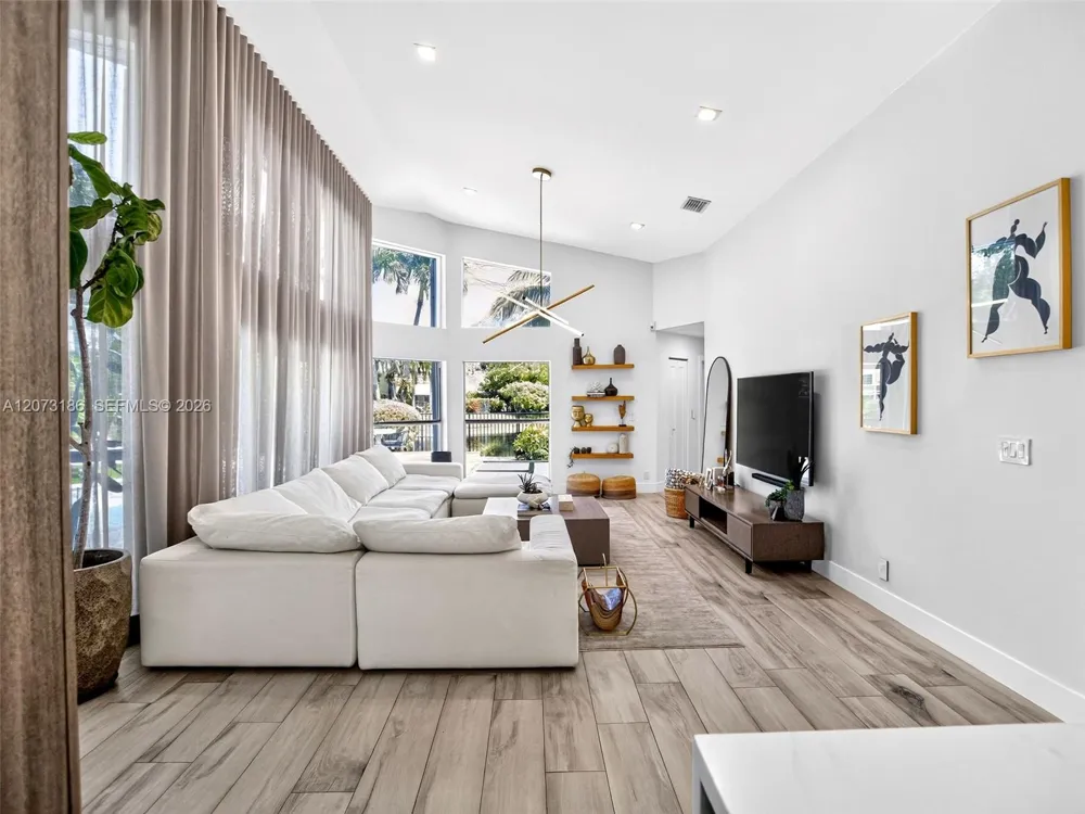 719 Crystal Ct Weston, FL 33326