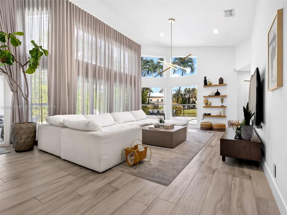 719 Crystal Ct Weston, FL 33326