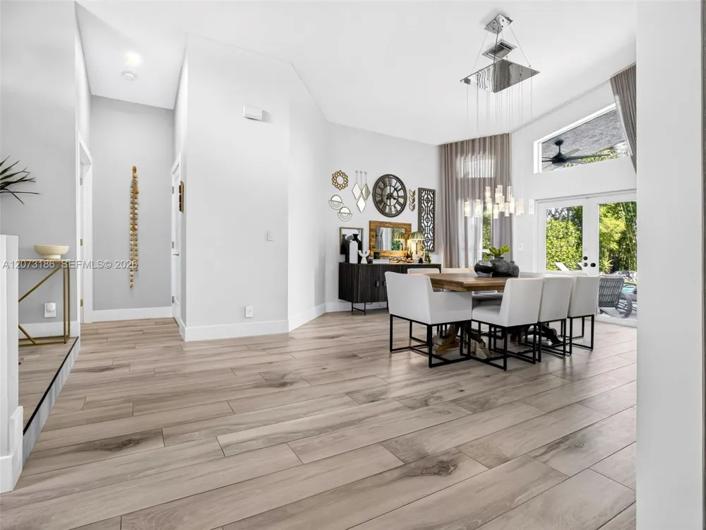 719 Crystal Ct Weston, FL 33326