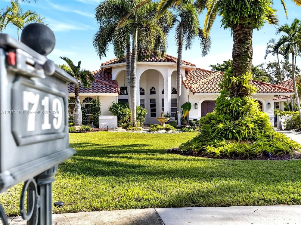 719 Crystal Ct Weston, FL 33326