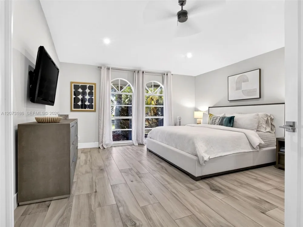 719 Crystal Ct Weston, FL 33326