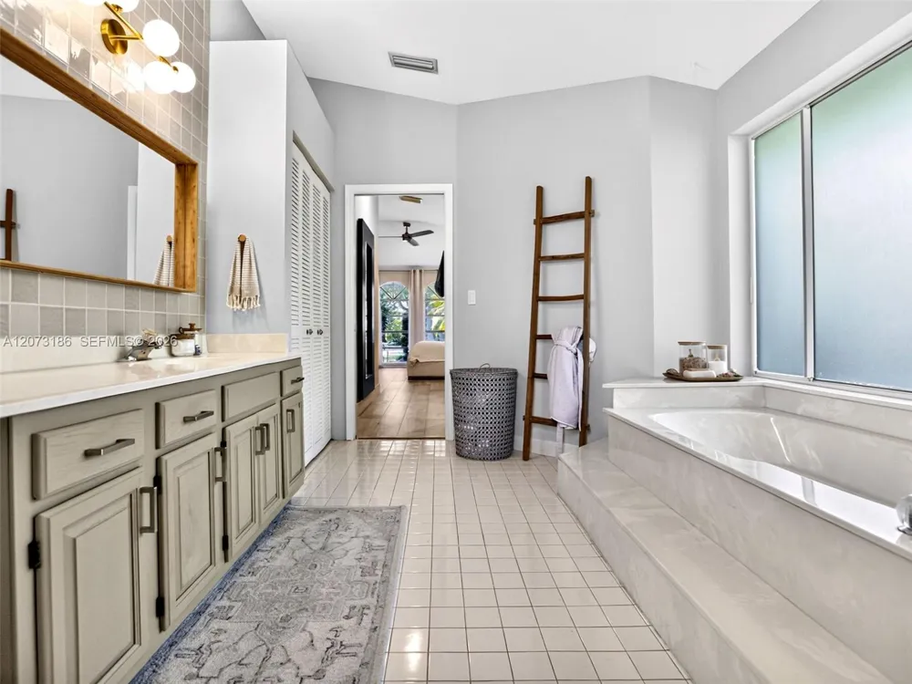 719 Crystal Ct Weston, FL 33326