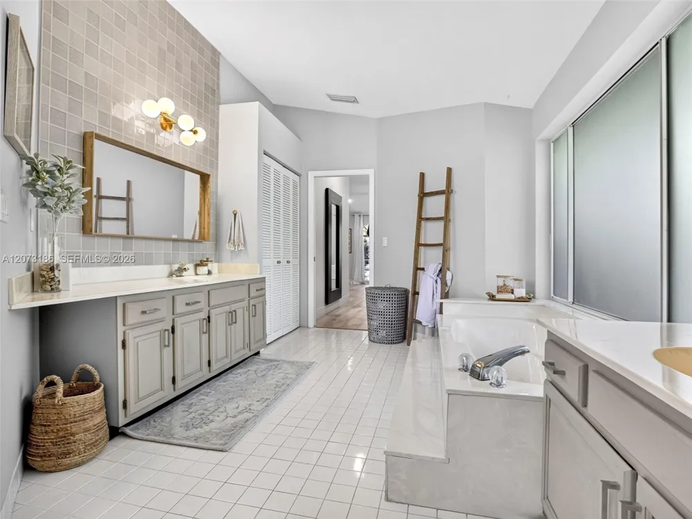 719 Crystal Ct Weston, FL 33326