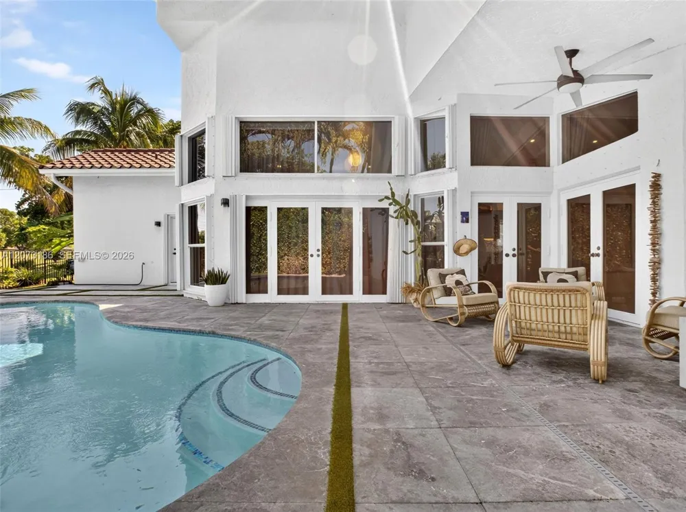 719 Crystal Ct Weston, FL 33326