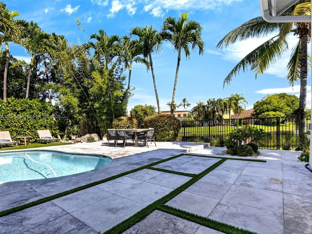 719 Crystal Ct Weston, FL 33326