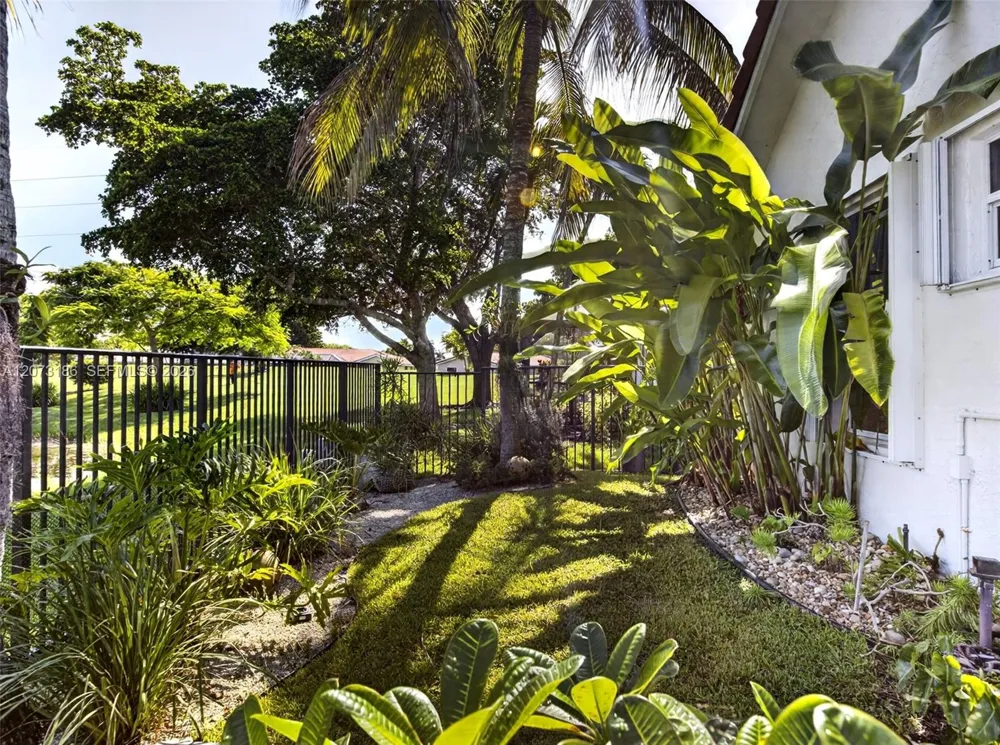 719 Crystal Ct Weston, FL 33326