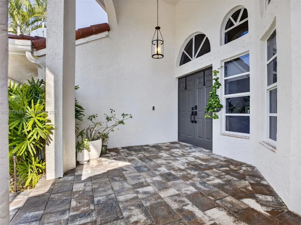 719 Crystal Ct Weston, FL 33326