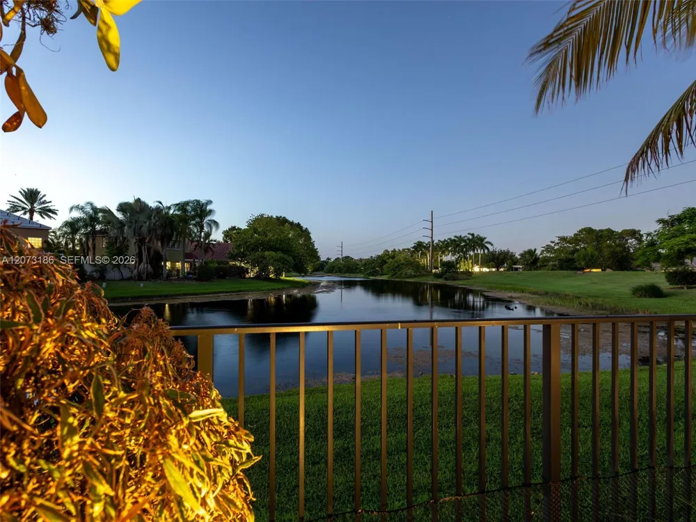 719 Crystal Ct Weston, FL 33326