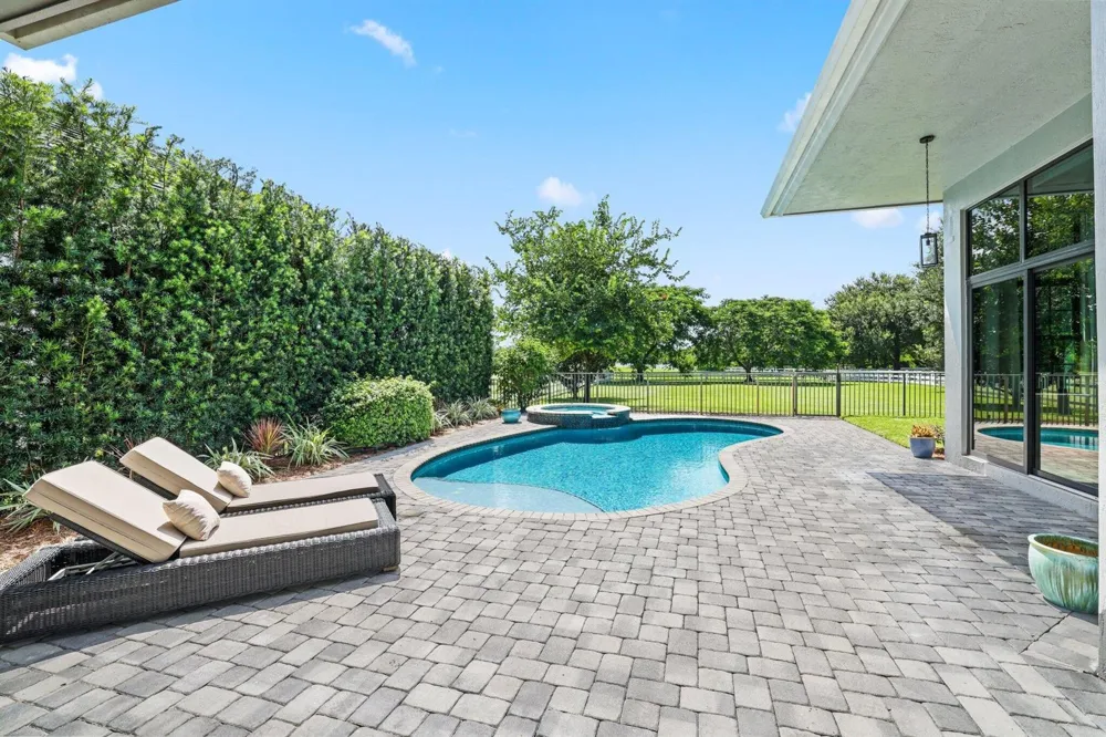 8977 Stone Pier Drive Boynton Beach, FL 33472