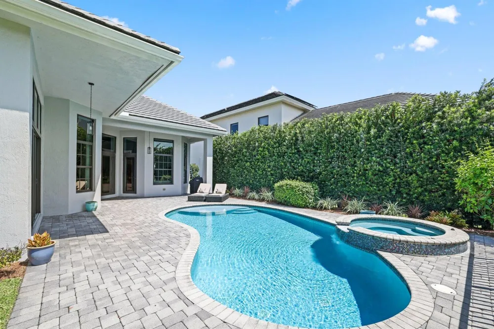 8977 Stone Pier Drive Boynton Beach, FL 33472