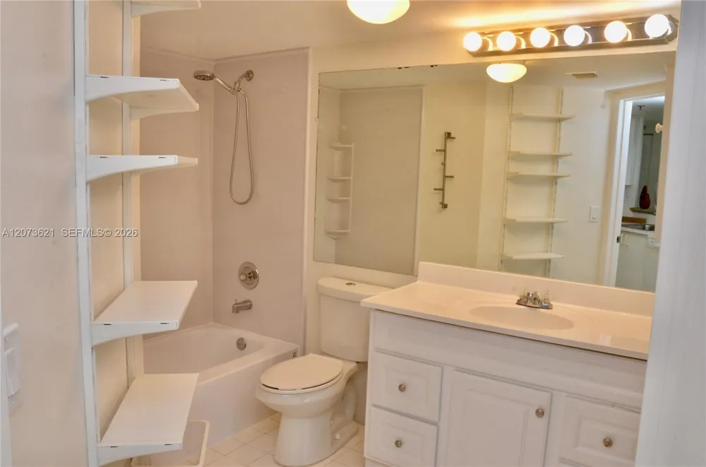 2351 Douglas Rd #909 Miami, FL 33145