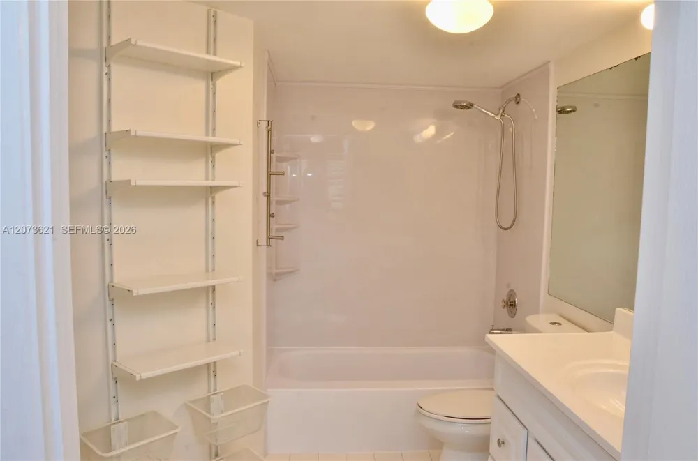 2351 Douglas Rd #909 Miami, FL 33145