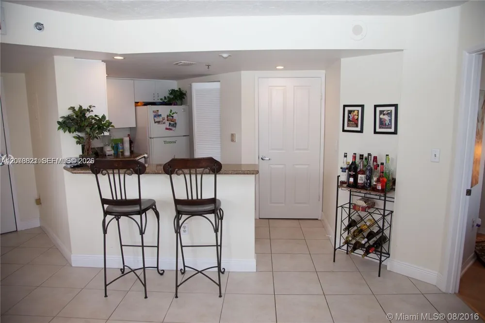 2351 Douglas Rd #909 Miami, FL 33145
