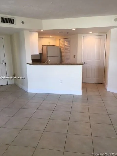 2351 Douglas Rd #909 Miami, FL 33145